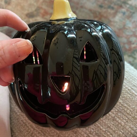 Light-up ceramic Jack o’lantern - Picture 7 of 7